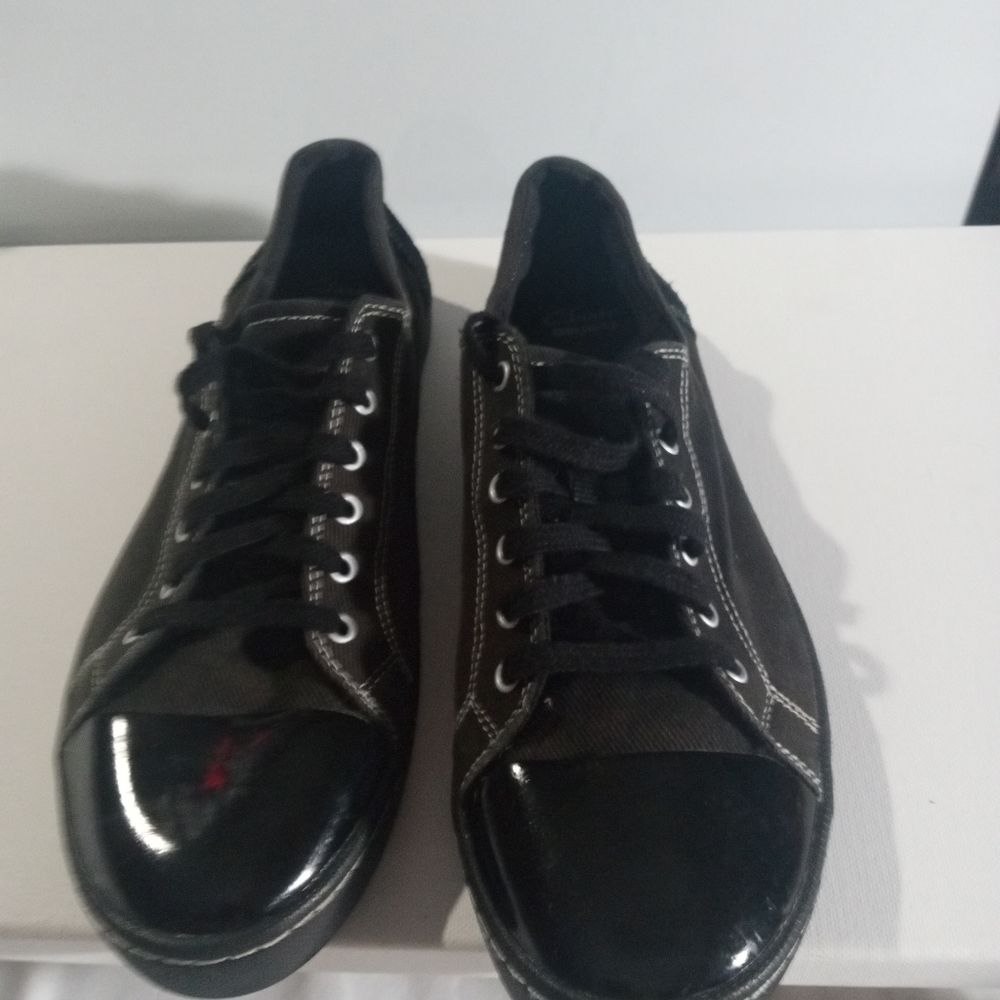 Clarks retro Urban sneakers in canvas and patent leather